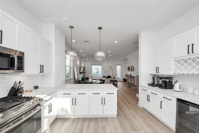 Building Photo - 1304 W 24th St