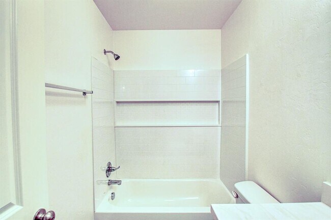 Building Photo - 15712 Bennett Dr