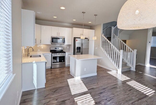 Building Photo - AWESOME MAINTENANCE-FREE PATIO HOME WITH 3 BDRMS, 3 BATHS & 2-CAR GARAGE!