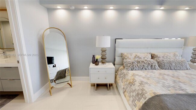 Building Photo - 5601 Collins Ave