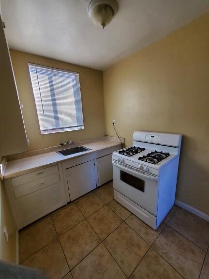 Building Photo - 105 E 8th St