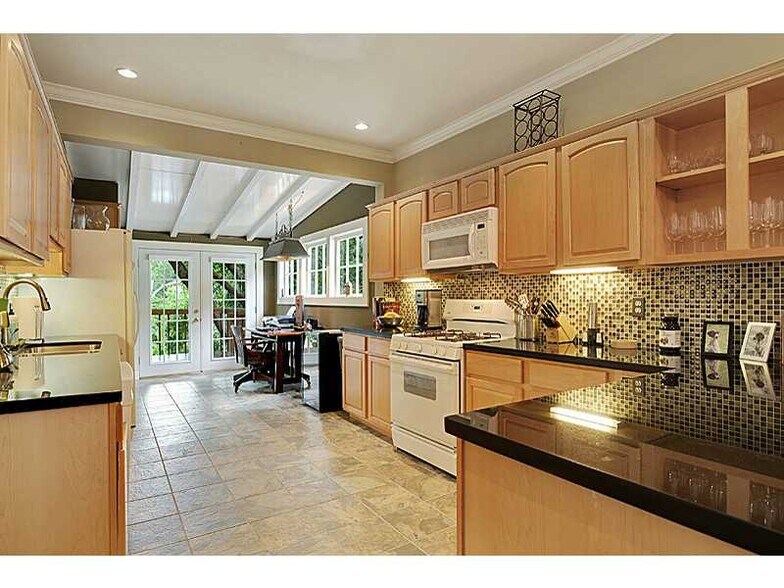 Building Photo - 1527 Hillary St