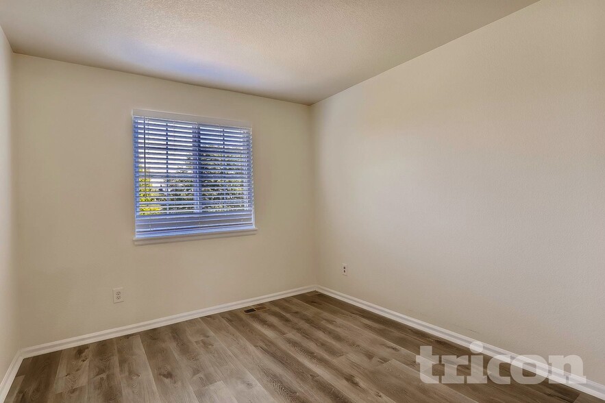 Building Photo - 5305 S Valdai St