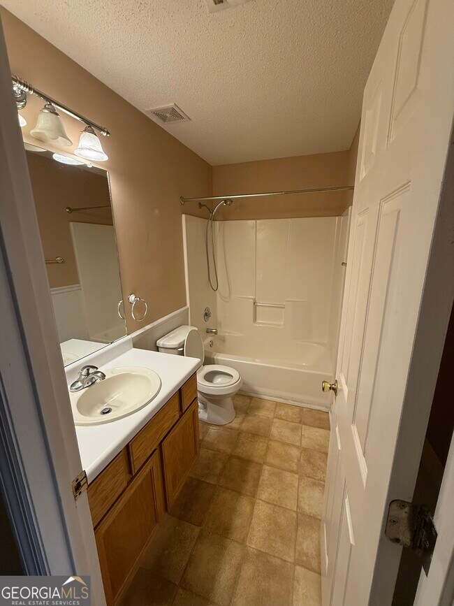 Building Photo - 109 Green Meadow Dr