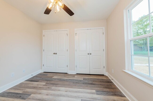 Building Photo - 122 Tabor Dr