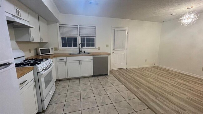 Building Photo - 1405 Kennesaw Trace Ct