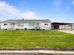 Building Photo - 318 Abert Ave