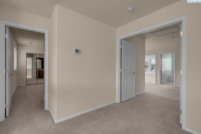 Building Photo - 2,400sf Low Maintenance, Best S Richland L...