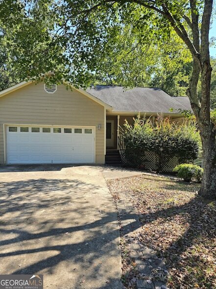 Building Photo - 180 Pinewood Dr