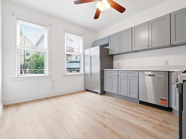 Building Photo - 98 W 47th St