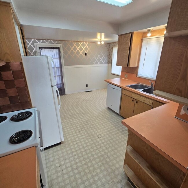 Building Photo - 1000 California Ave