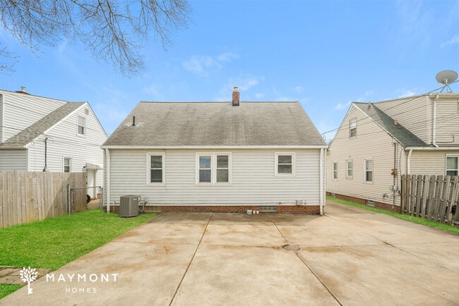 Building Photo - 24401 Glenforest Rd