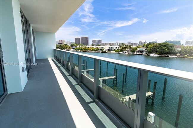 Building Photo - 9221 E Bay Harbor Dr