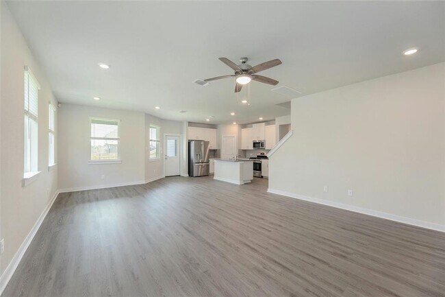 Building Photo - 512 Clearlake Dr