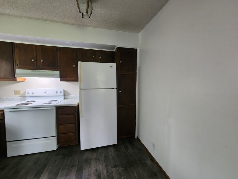 Kitchen - 6141 S State Rd 63