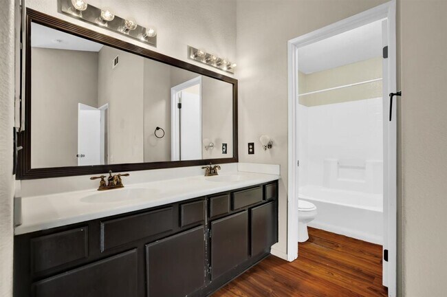 Building Photo - 939 Shana Pl