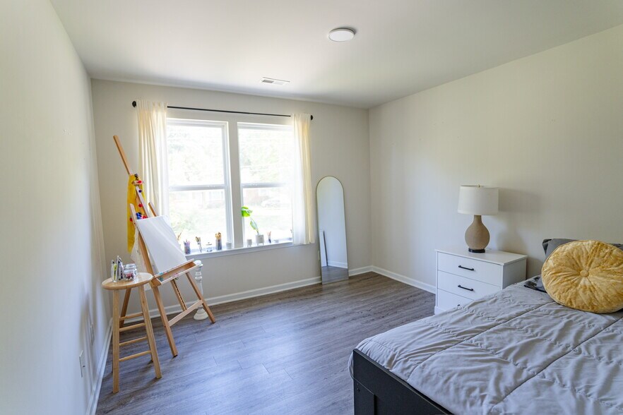 Building Photo - 6121 King George Dr