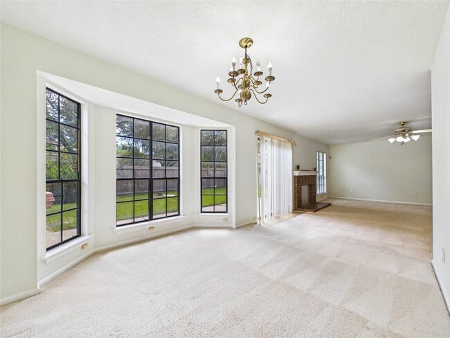 Building Photo - 814 Lochnell Dr