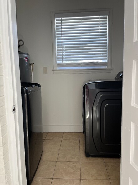 Building Photo - 2730 Eastway Dr