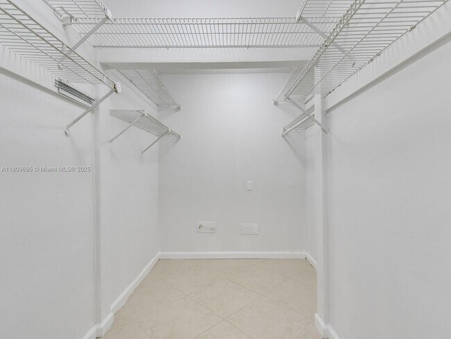 Building Photo - 870 NE 182nd St