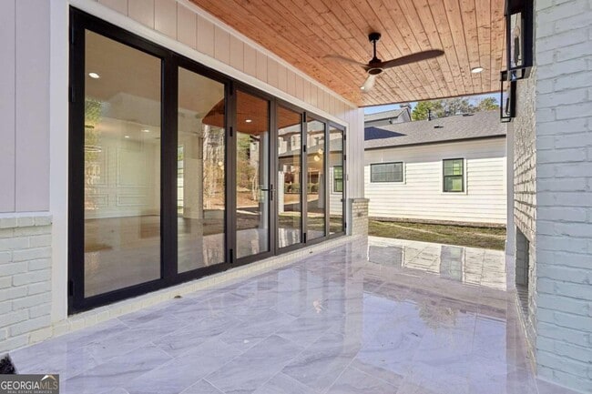 Building Photo - 120 Thome Dr