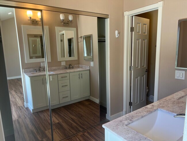 Building Photo - 14852 Rattan St