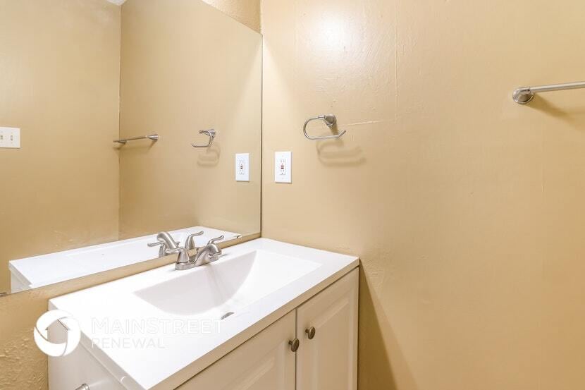 Building Photo - 1704 Acorn Dr