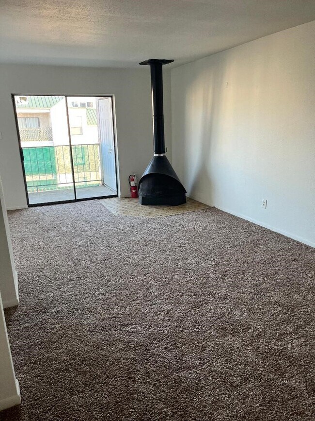 Building Photo - 2820 S Bartell Dr