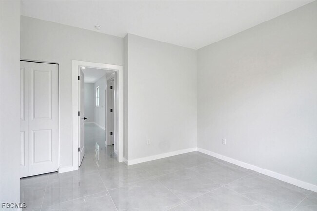 Building Photo - 1072 Norton Ave S
