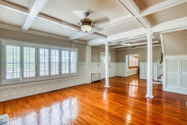 Building Photo - 1701 Elm St