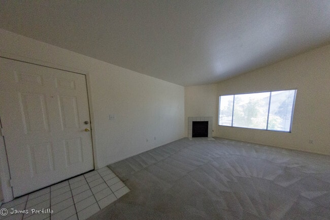 Building Photo - Summerlin area upper condo/vaulted ceilings/light and bright