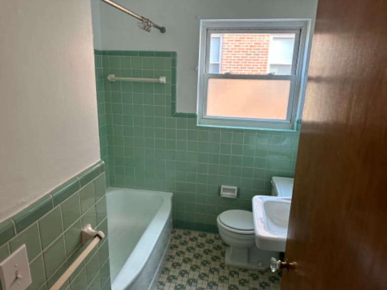 Building Photo - 1271 Morten St