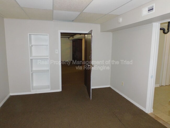 Building Photo - 911 Tipperary Dr