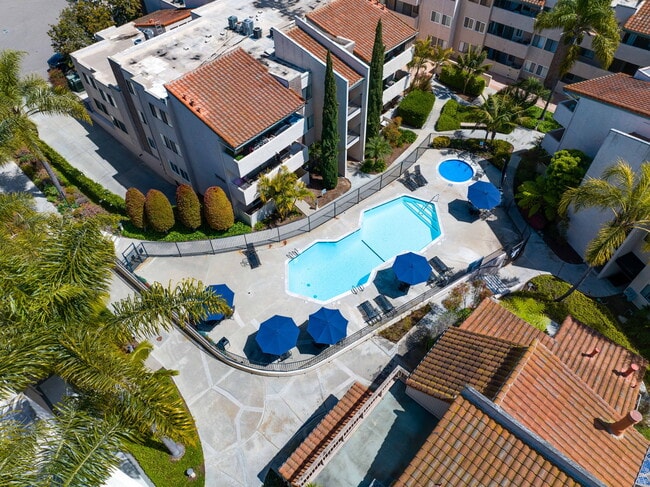 Building Photo - 2625 Pirineos Way