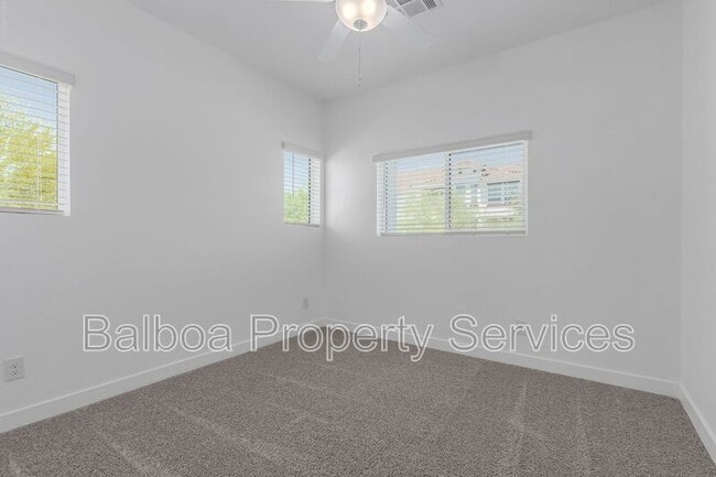 Building Photo - 1318 S 105th Pl
