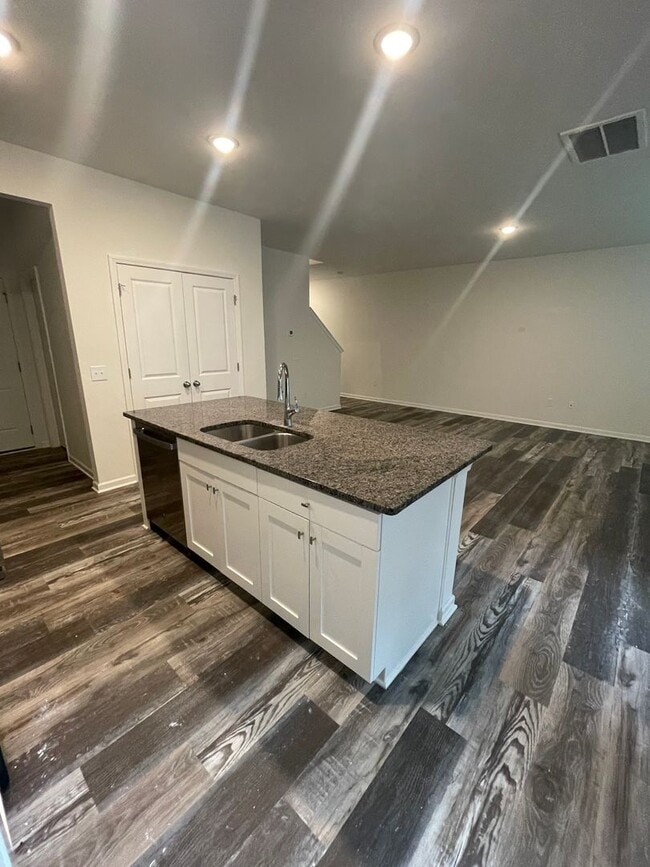 Building Photo - Welcome to this stunning 3-bedroom, 2.5-ba...