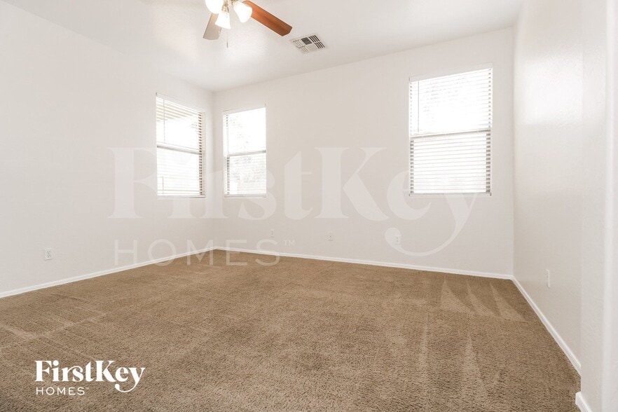 Building Photo - 12745 W Glenrosa Dr