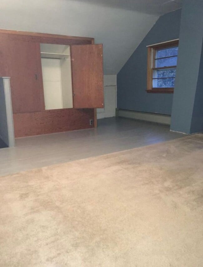 Building Photo - 3 bedroom 1 bathroom
