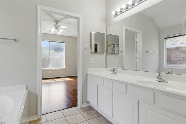 Building Photo - 4827 Claymill Ct