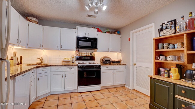 Building Photo - 316 Tulip Ln