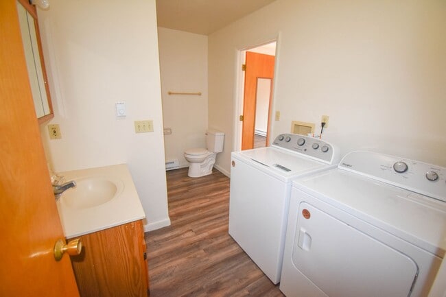 Building Photo - Two Bedroom in Jersey Shore with 1-Car Garage!