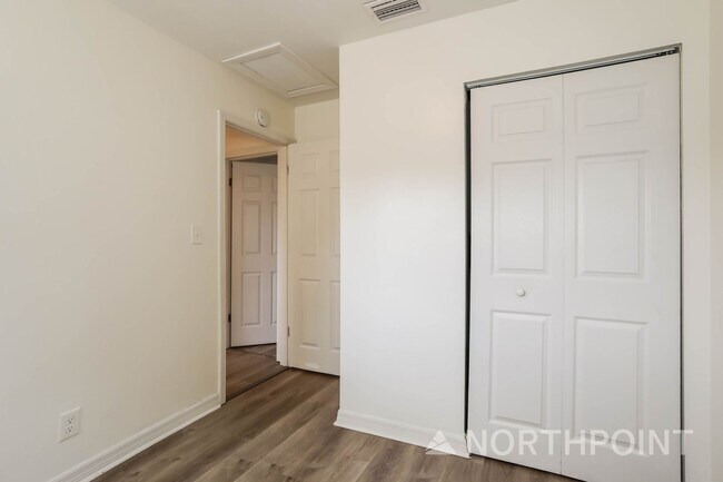 Building Photo - 3 BR/1.5BA | Newly Renovated Single Family Home |  Huge backyard|In Jacksonville!