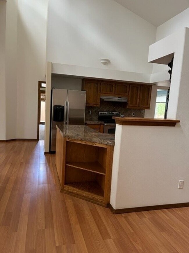 Building Photo - Large 3 Bed/2 Bath Home in the Mountain Hi...