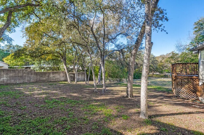 Building Photo - 3-BEDROOM HOME IN FANTASTIC ALAMO HEIGHTS ...
