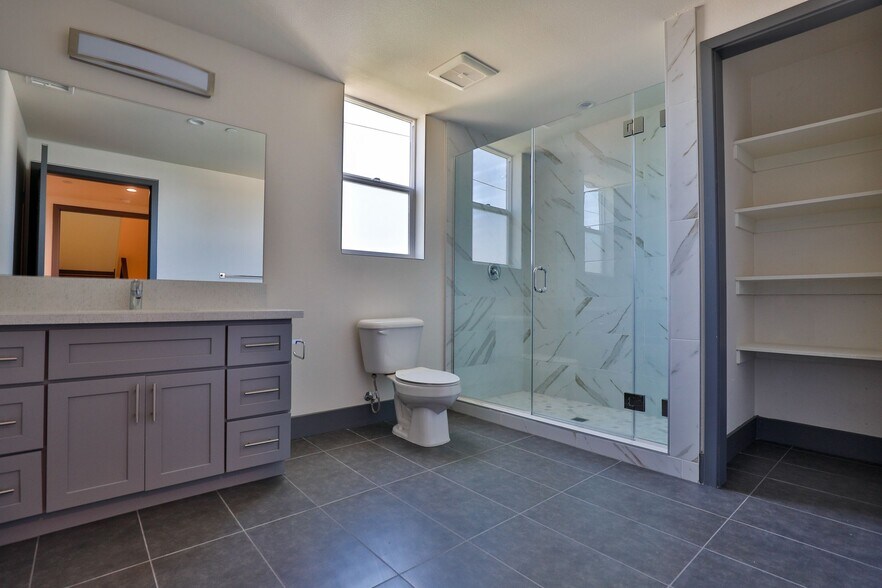 Building Photo - 1155 W 36th Pl