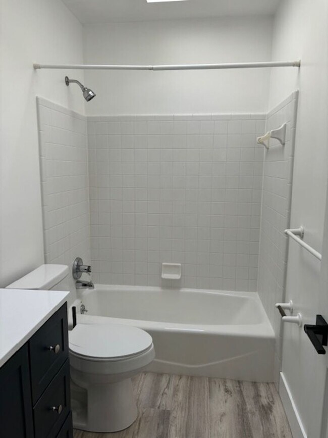 Building Photo - STUNNING LAKE VIEWS, BRIGHTON 3 BEDROOM HOME