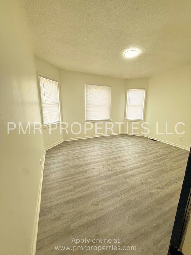 Building Photo - 3 Bedrooms/1 Bathroom House