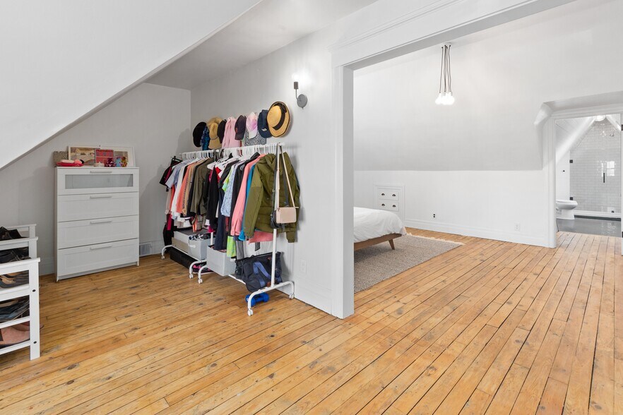 Building Photo - 1531 Vinewood St