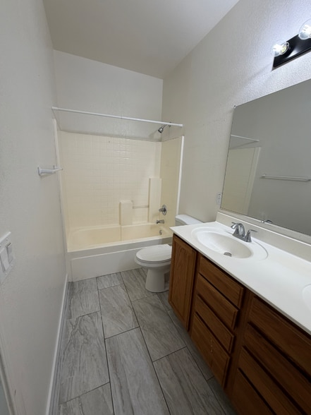 Building Photo - 597 W Barrus St