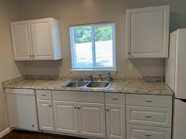 Building Photo - 13076 Ridge Rd